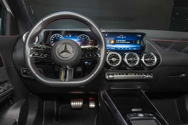 Mercedes Benz GLA 200 1.3 MHEV AMG LINE 7G-DCT