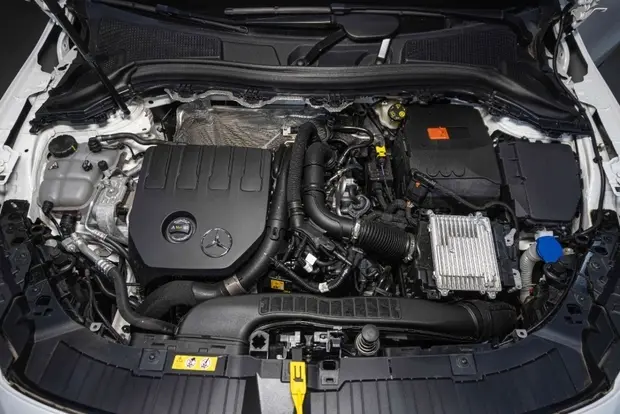 Mercedes Benz GLA 200 1.3 MHEV AMG LINE 7G-DCT