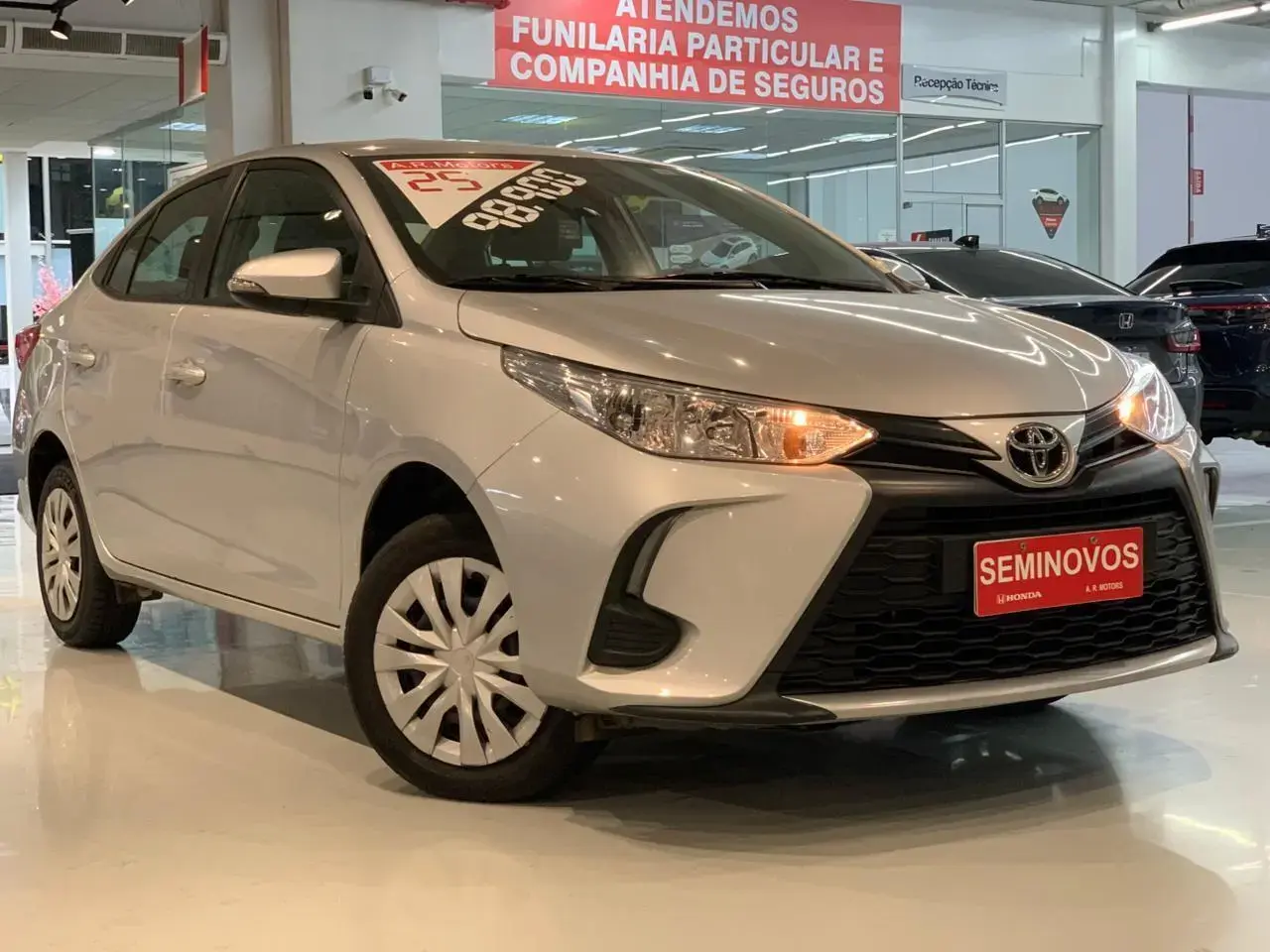 galeria Yaris Sedan
