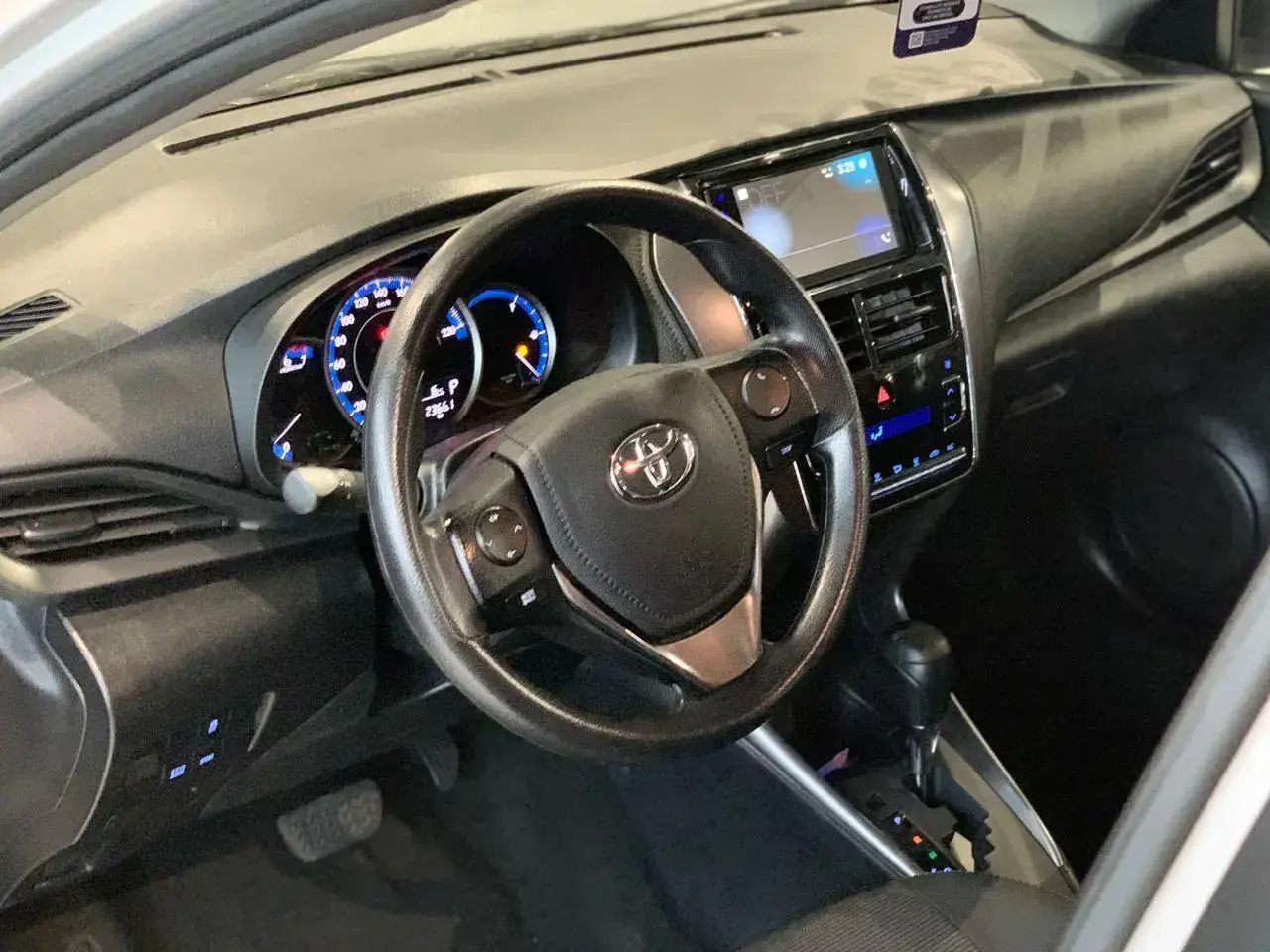 galeria Yaris Sedan