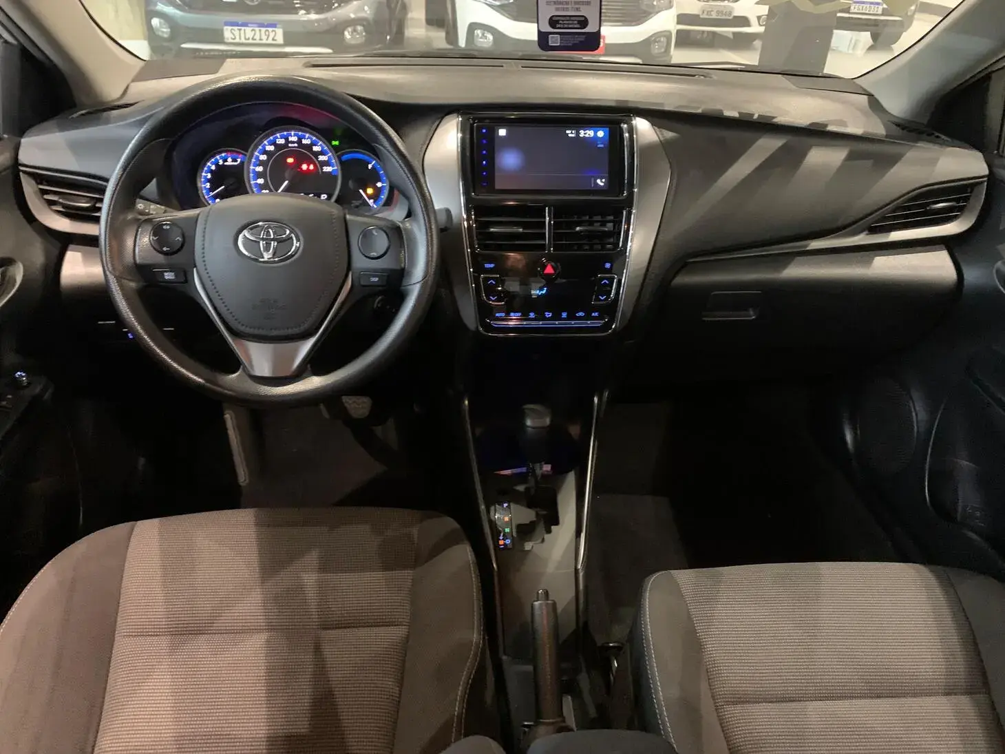 galeria Yaris Sedan