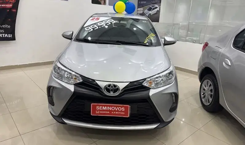 galeria Yaris Sedan