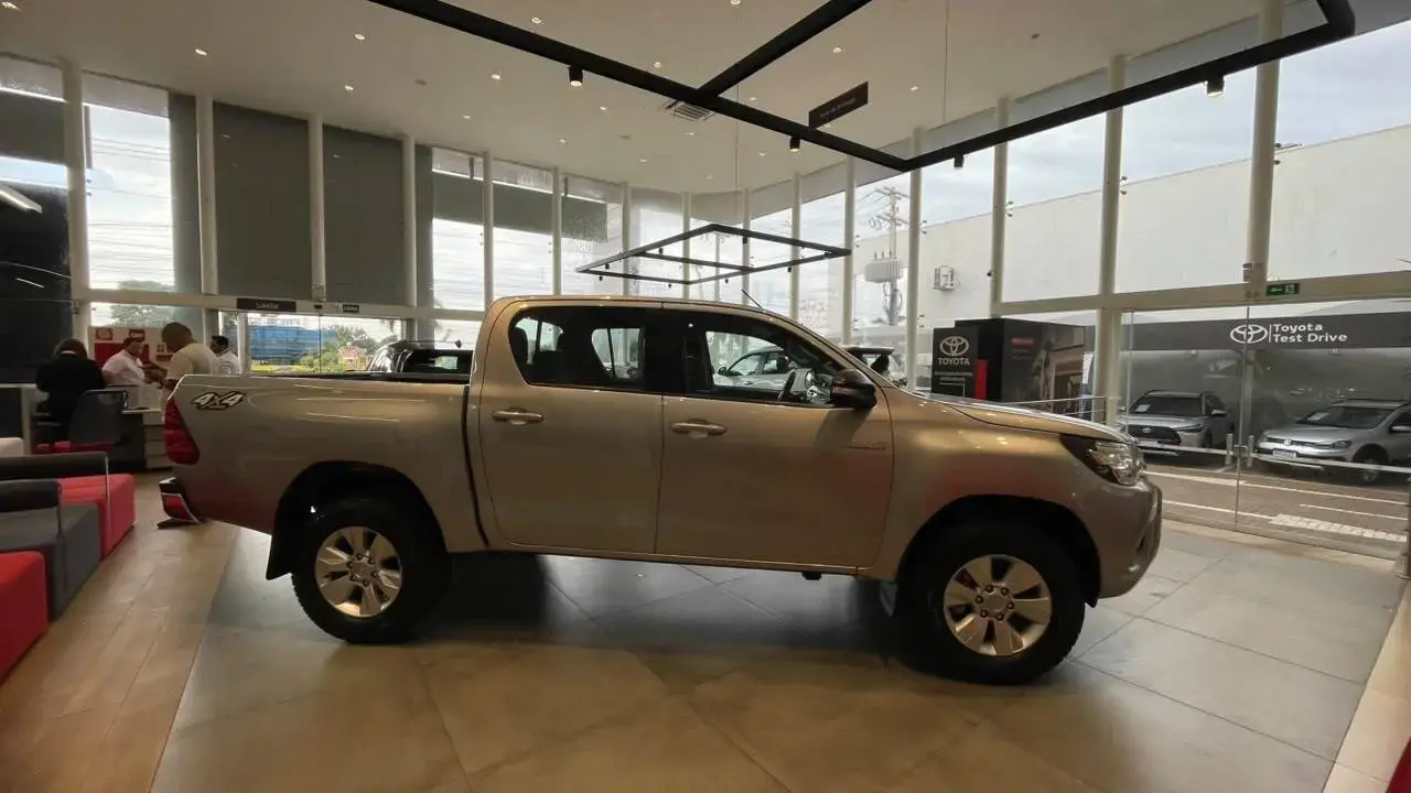 galeria HILUX SR 4X4 2.8