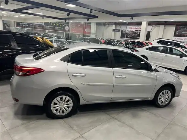 Toyota YARIS 1.5 16V FLEX SEDAN XL MULTIDRIVE