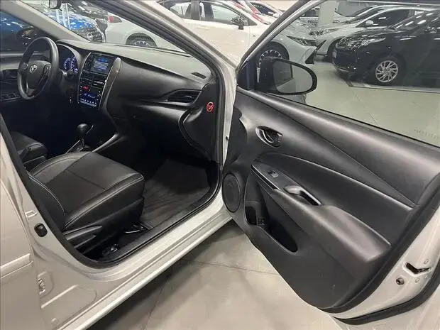 Toyota YARIS 1.5 16V FLEX SEDAN XL MULTIDRIVE