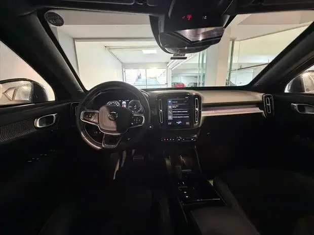 Volvo XC40 1.5 T5 RECHARGE R-DESIGN GEARTRONIC