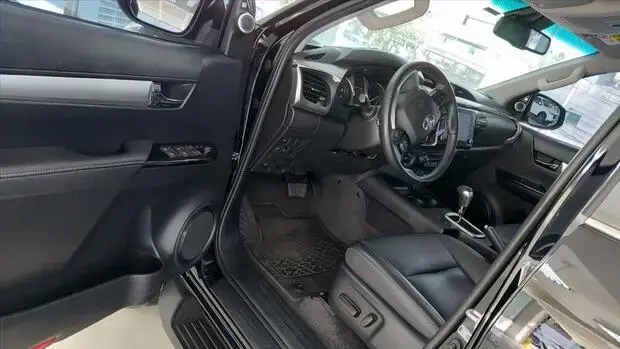 Toyota HILUX 2.8 D-4D TURBO DIESEL CD SRX 4X4 AUTOMÁTICO