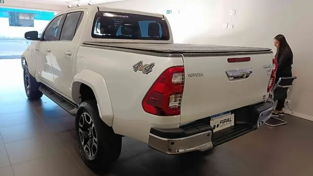 Toyota HILUX 2.8 D-4D TURBO DIESEL CD SRX 4X4 AUTOMÁTICO