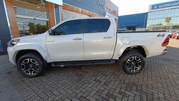Toyota HILUX 2.8 D-4D TURBO DIESEL CD SRX 4X4 AUTOMÁTICO