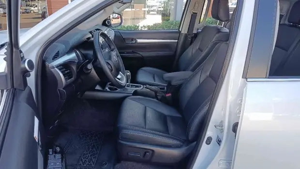 Toyota HILUX 2.8 D-4D TURBO DIESEL CD SRX 4X4 AUTOMÁTICO