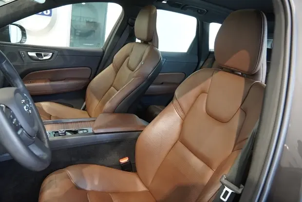 Volvo XC60 2.0 T8 RECHARGE PLUS AWD GEARTRONIC