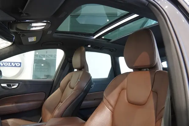 Volvo XC60 2.0 T8 RECHARGE PLUS AWD GEARTRONIC