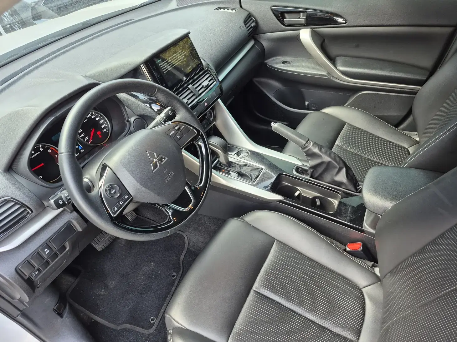 galeria ECLIPSE CROSS
