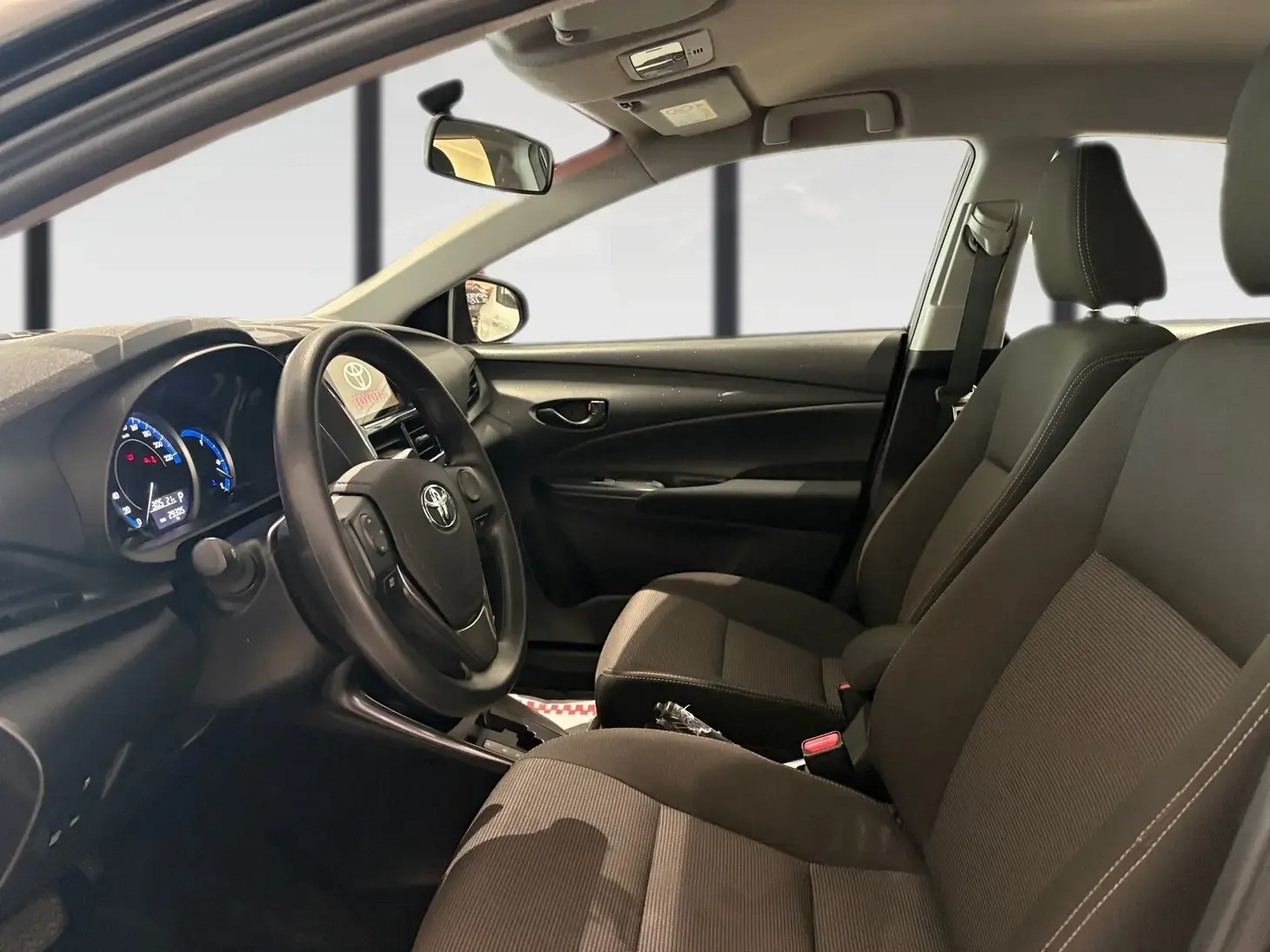 galeria Yaris Sedan