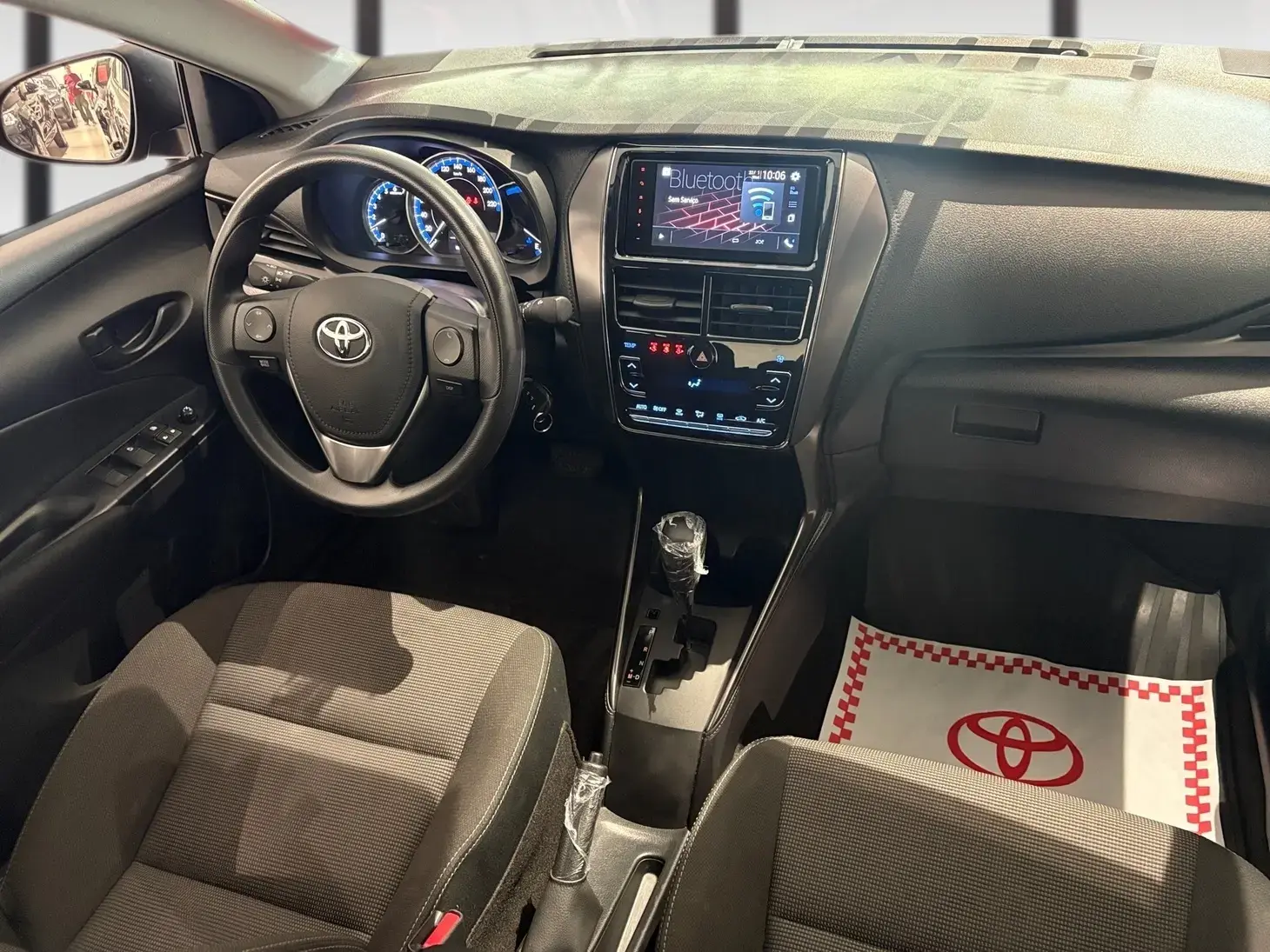 galeria Yaris Sedan