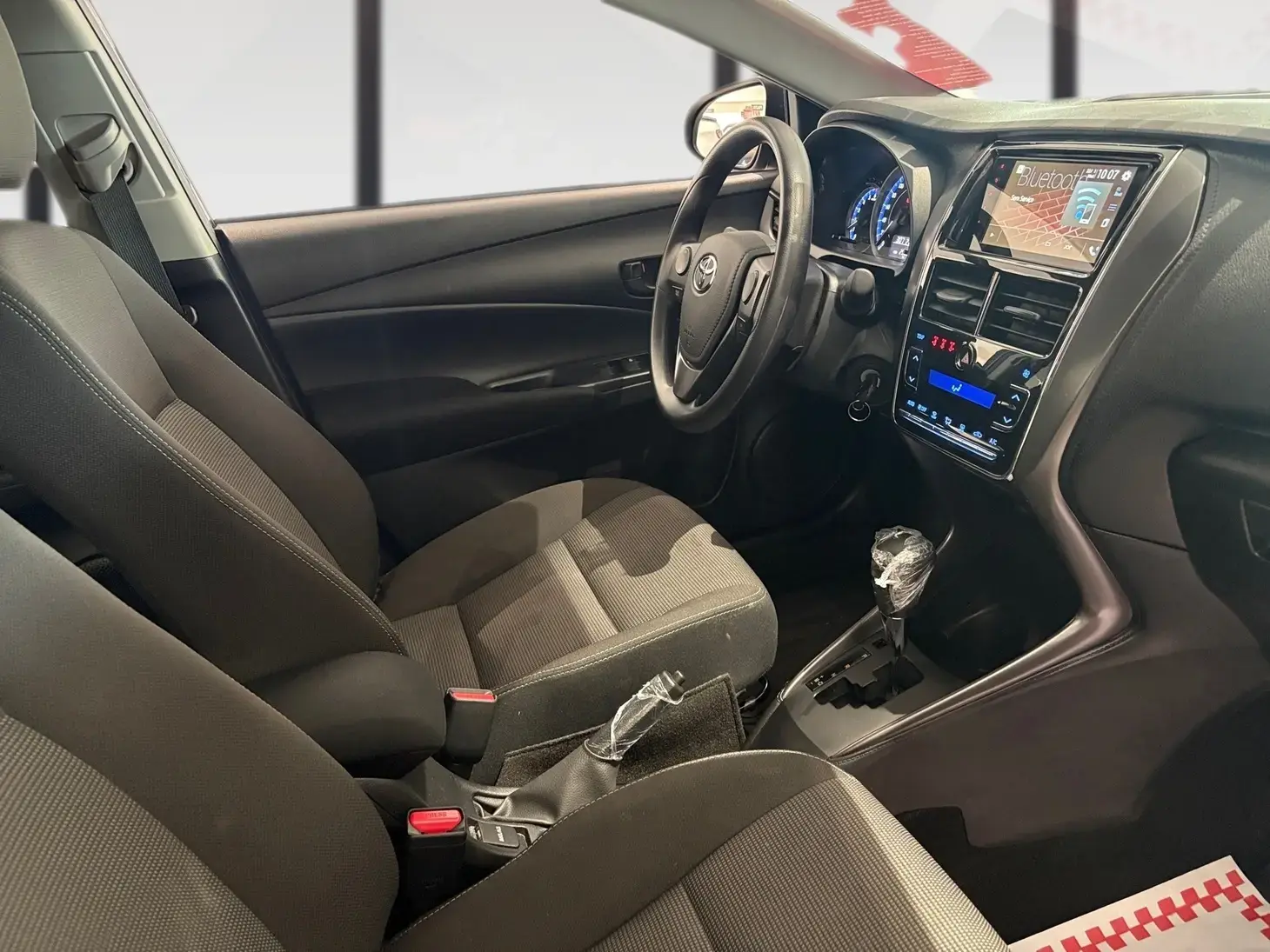 galeria Yaris Sedan