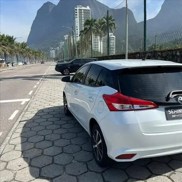 Toyota YARIS 1.5 16V FLEX XS CONNECT MULTIDRIVE
