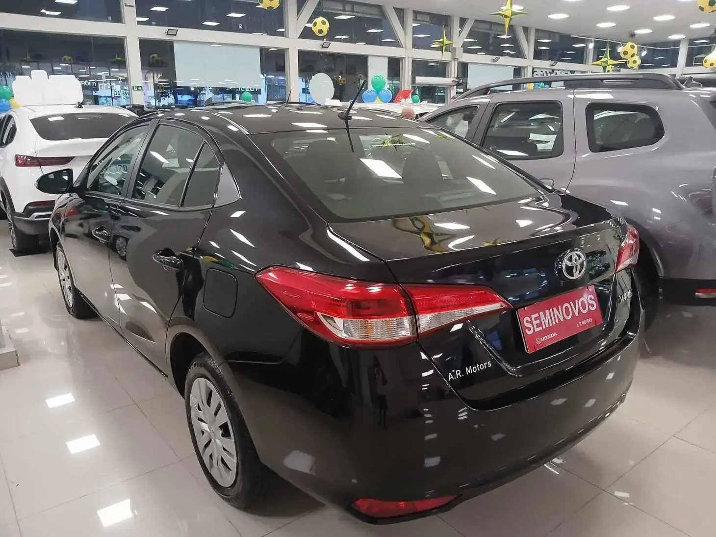 galeria Yaris Sedan