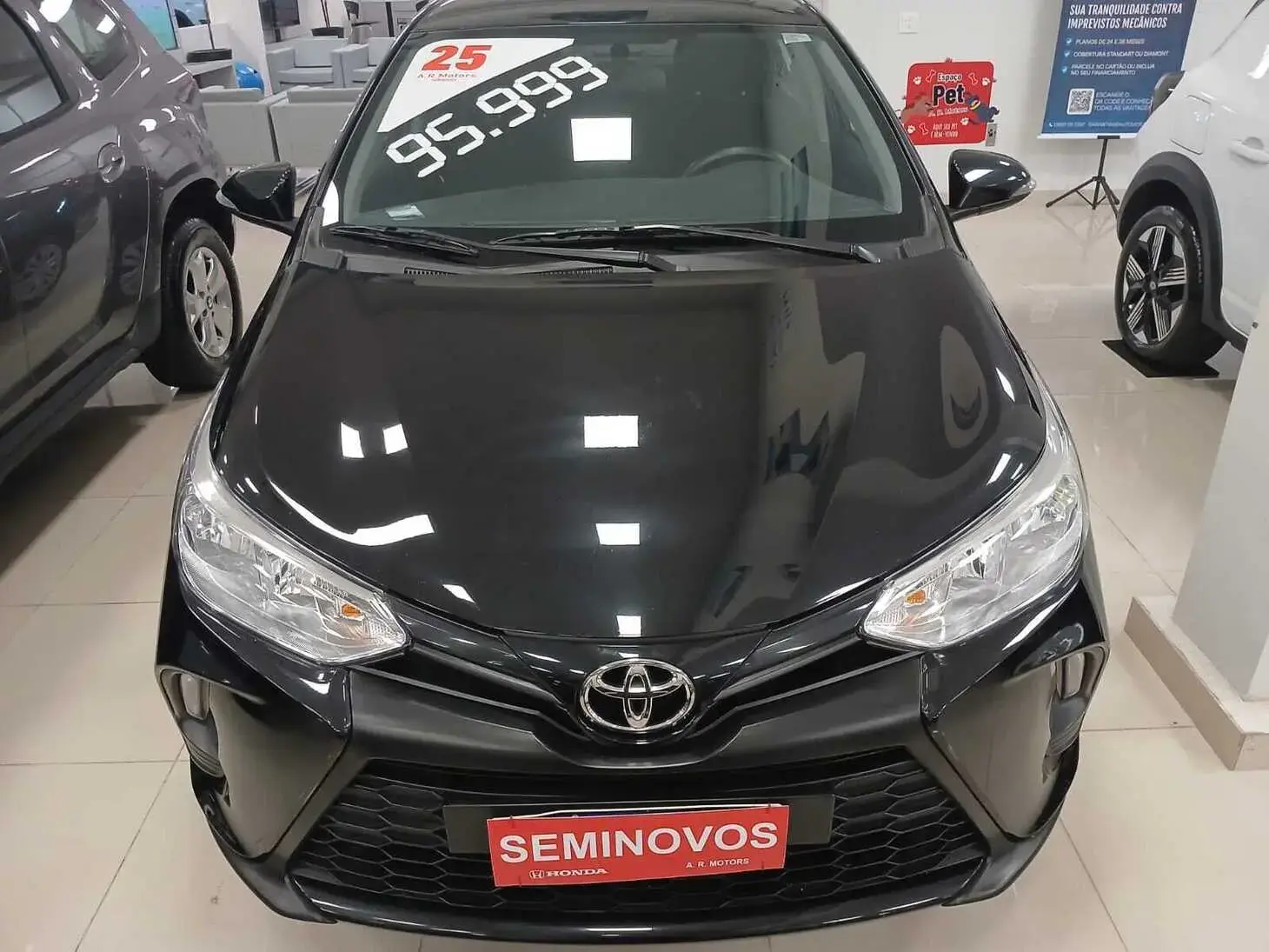 galeria Yaris Sedan
