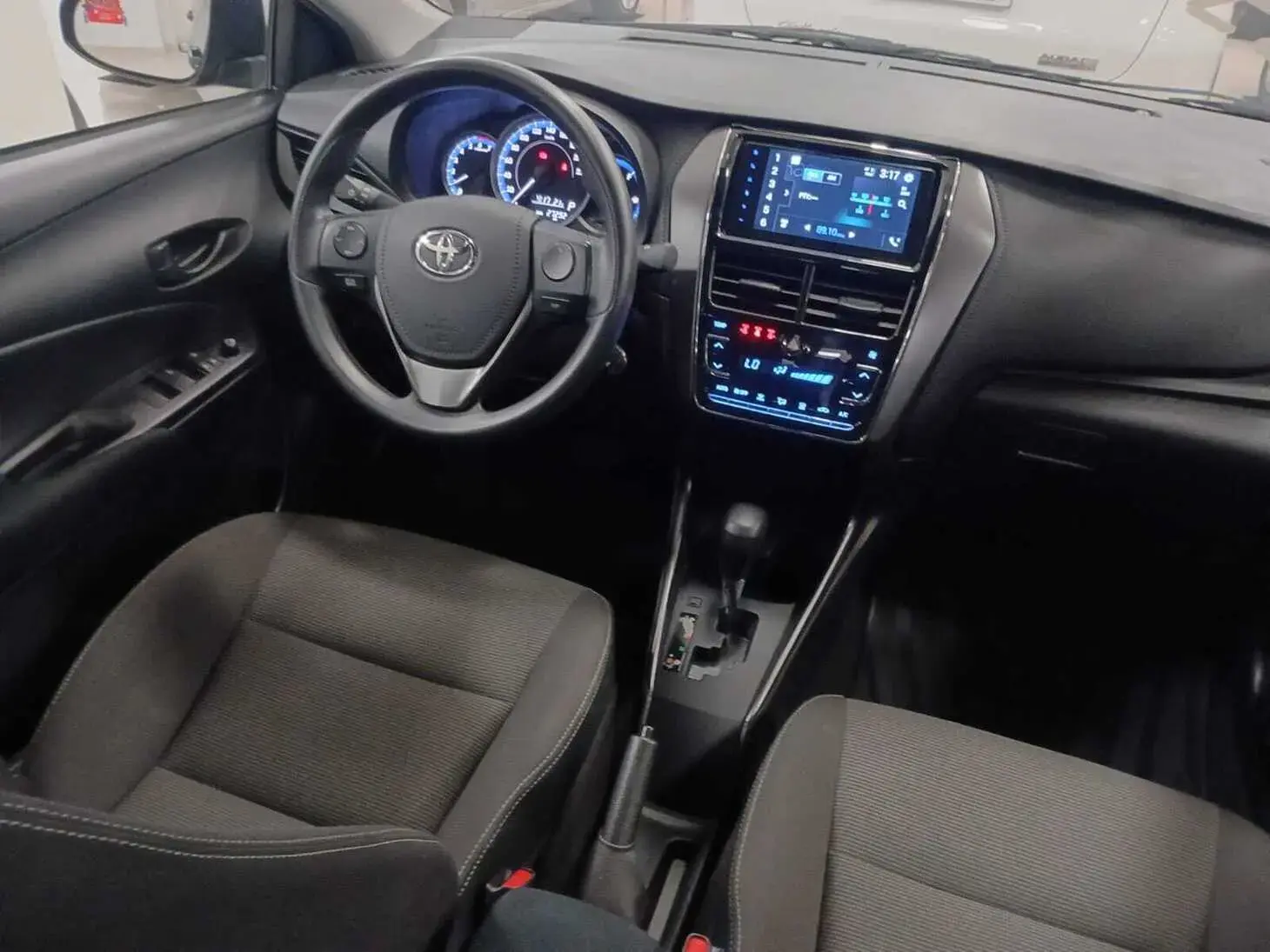 galeria Yaris Sedan