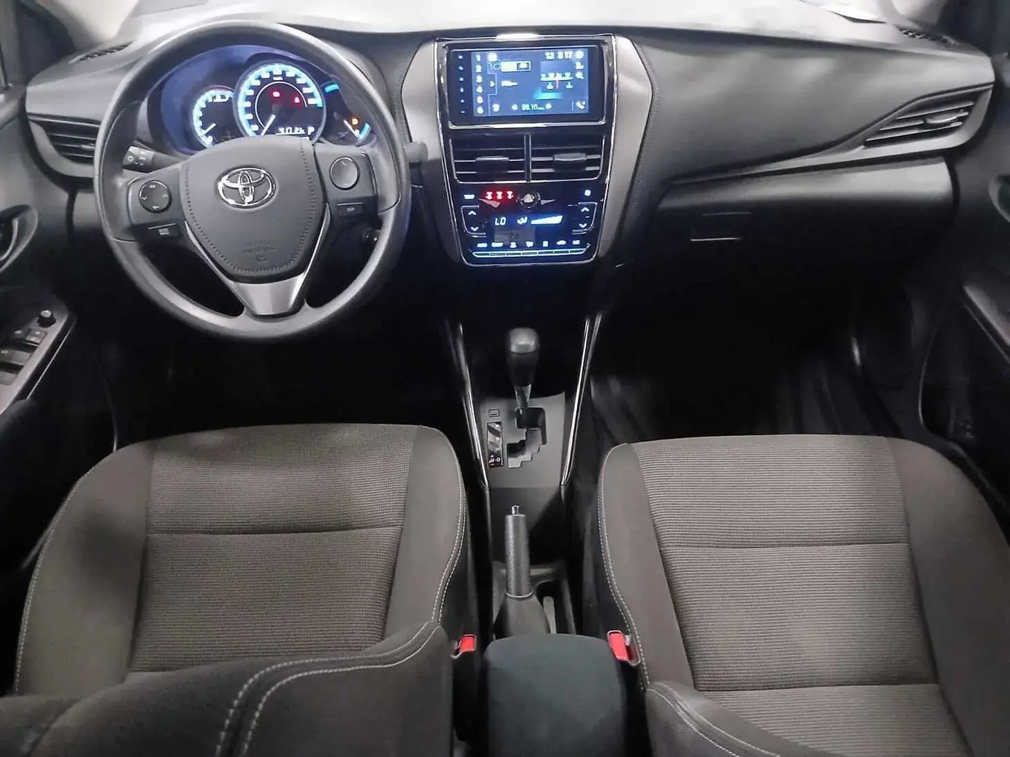 galeria Yaris Sedan