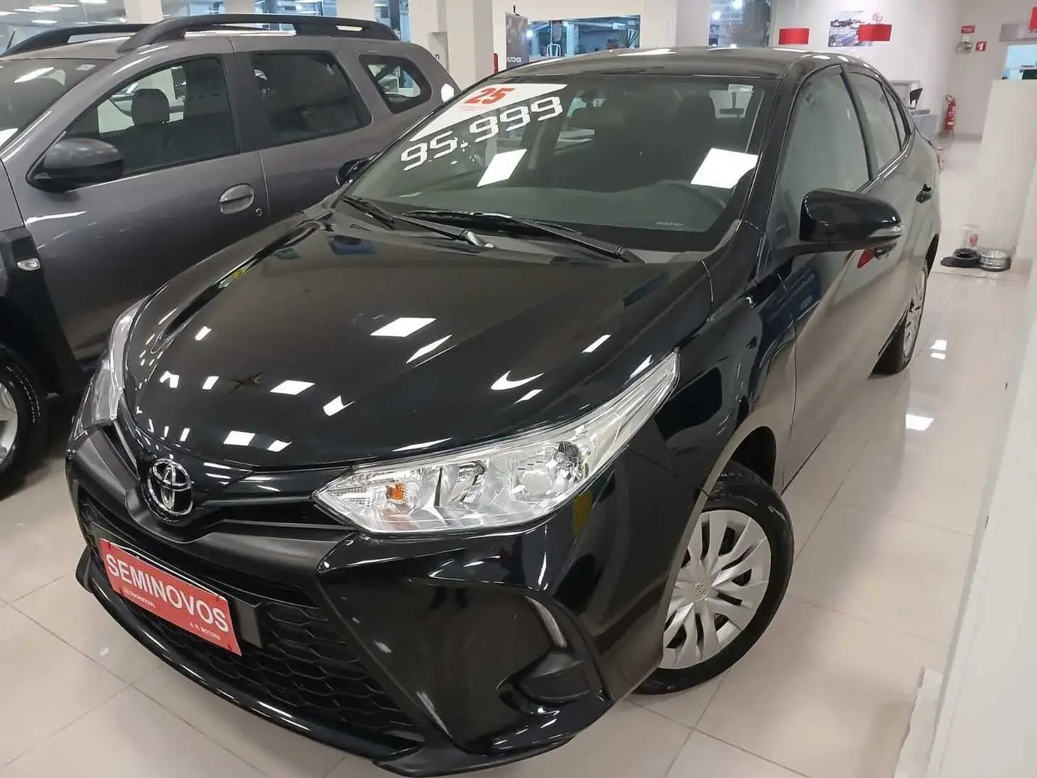 galeria Yaris Sedan