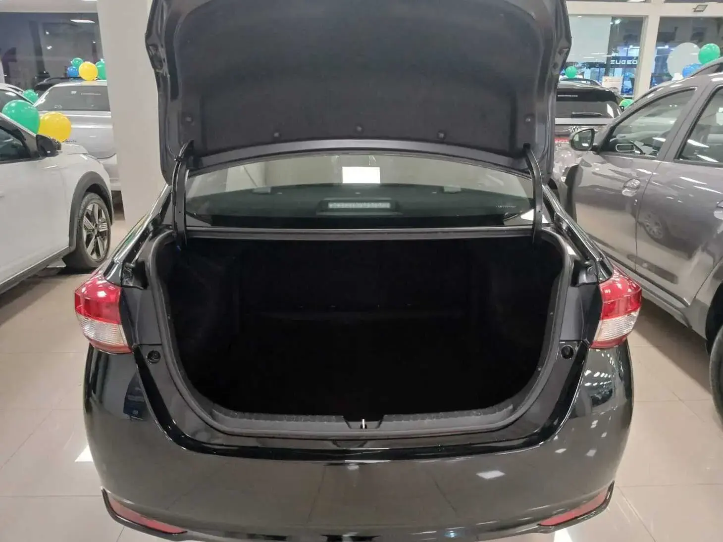 galeria Yaris Sedan