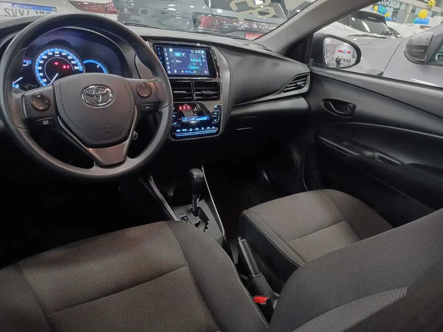 galeria Yaris Sedan