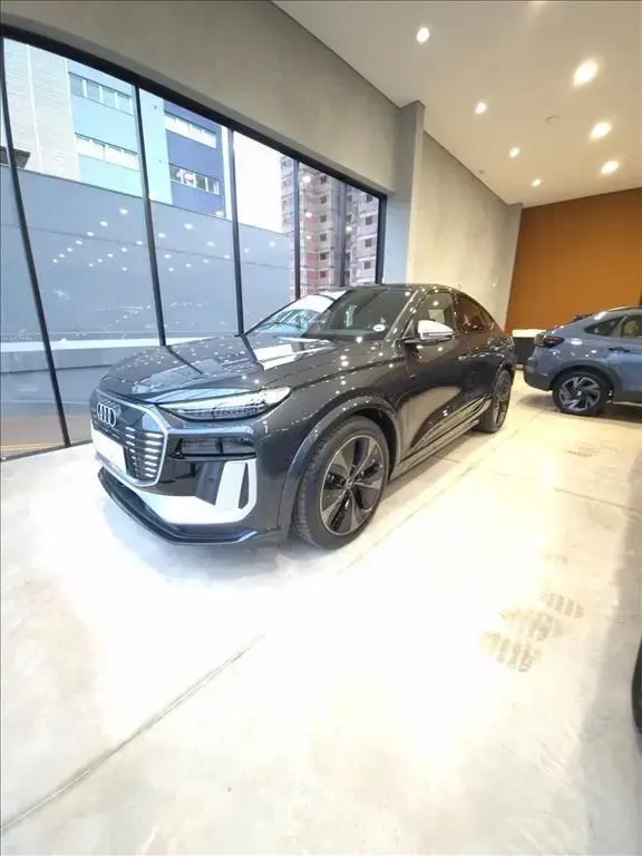 galeria SQ6 E-TRON