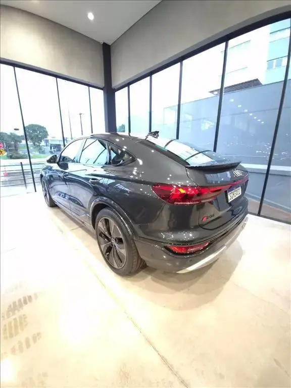 galeria SQ6 E-TRON