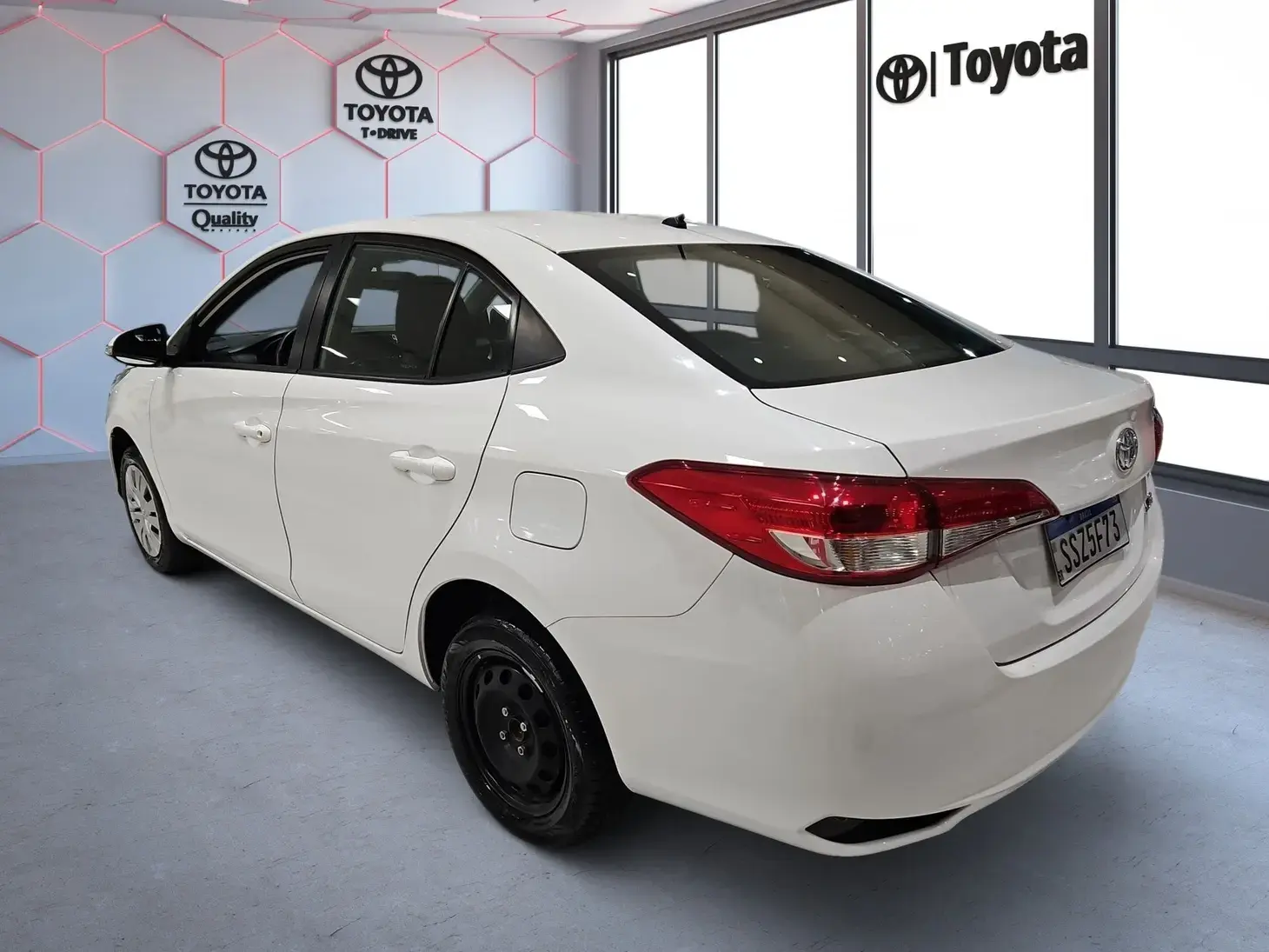 galeria Yaris Sedan