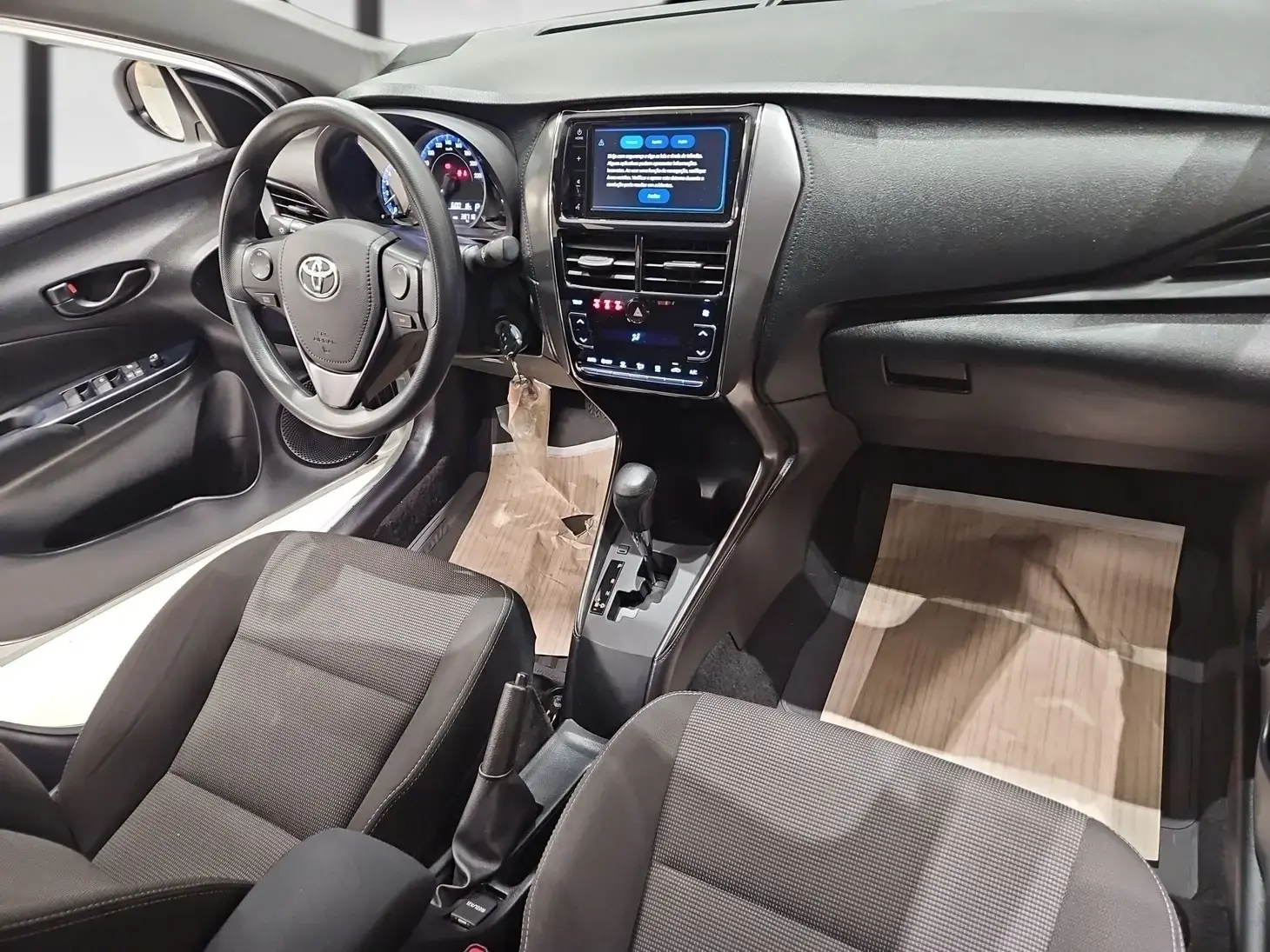 galeria Yaris Sedan