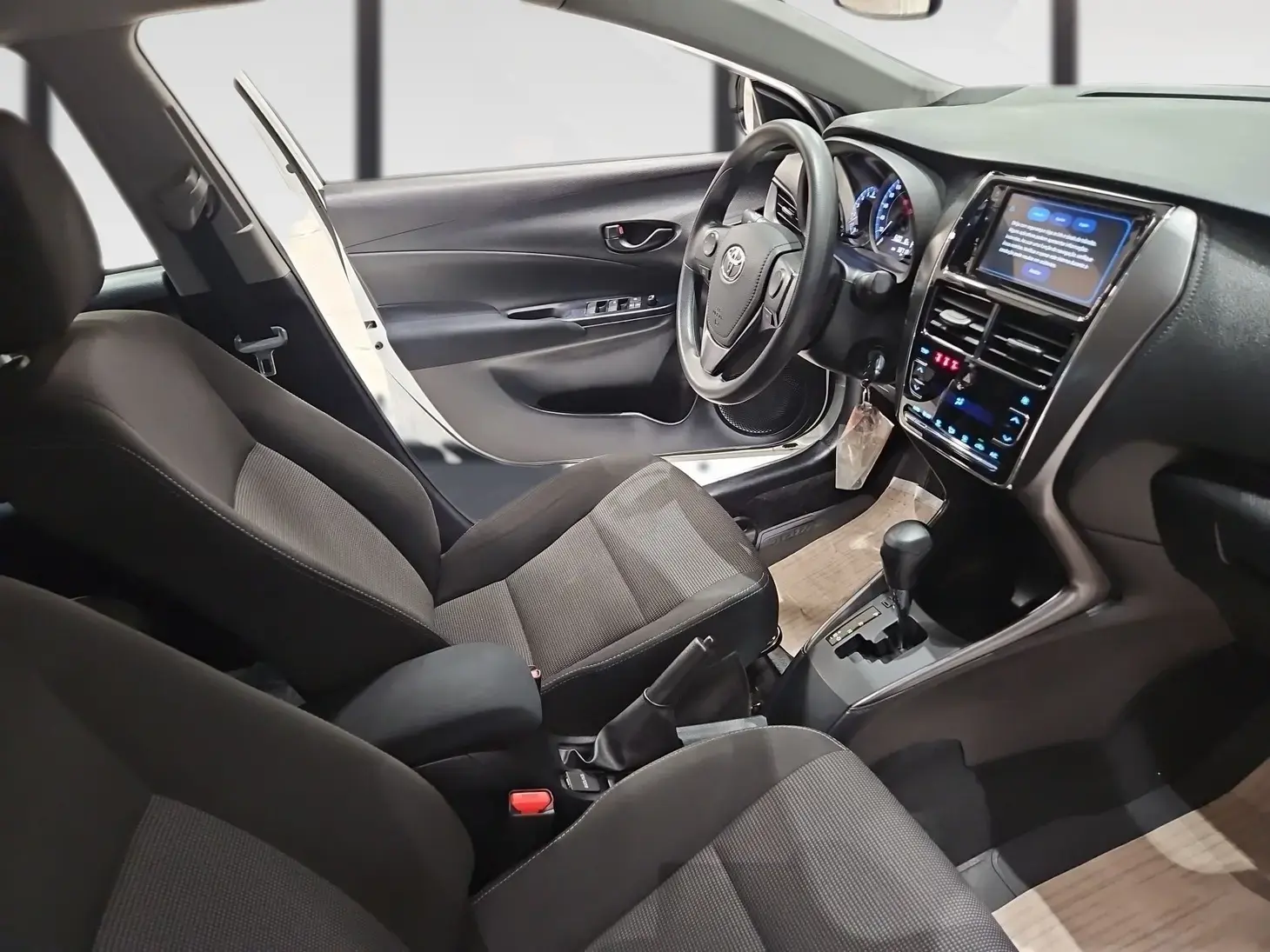 galeria Yaris Sedan