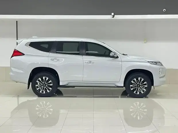 Mitsubishi Pajero Sport HPE 2.4