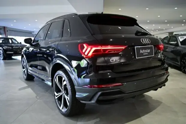 Audi Q3 Performance Black 2.0