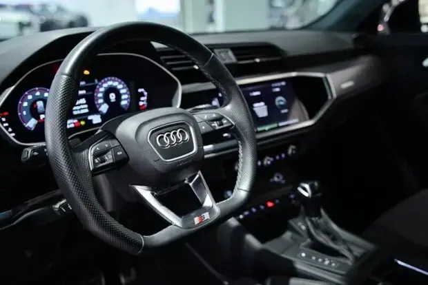 Audi Q3 Performance Black 2.0