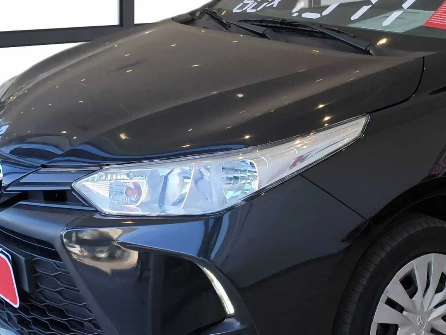 galeria Yaris Sedan