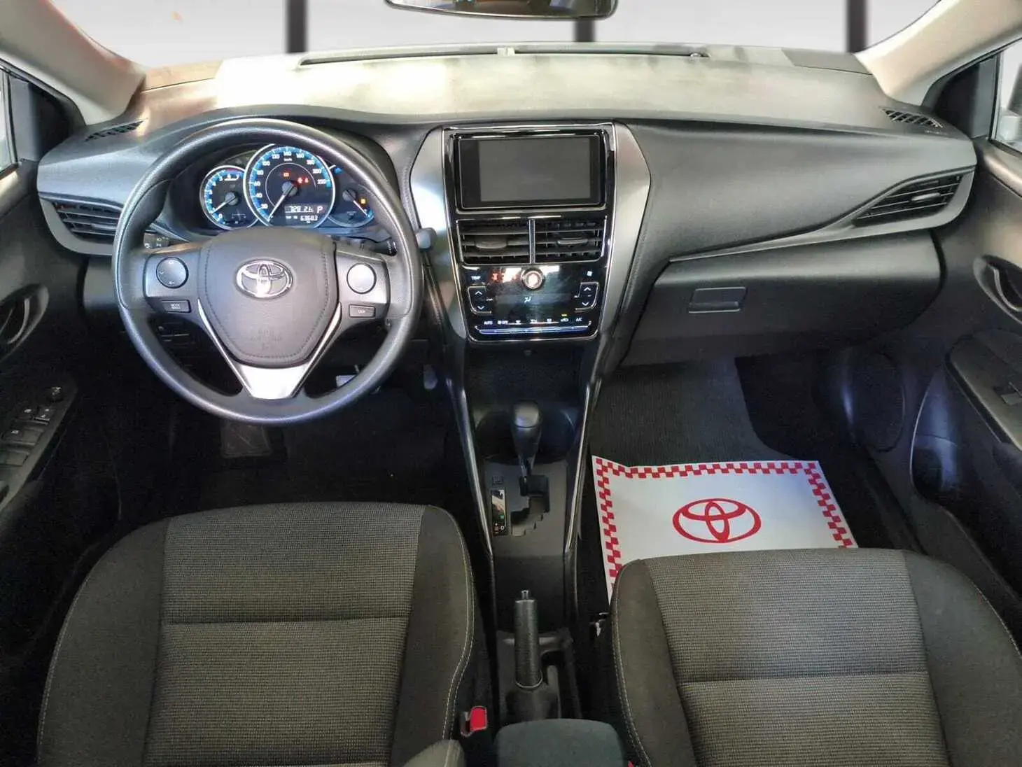 galeria Yaris Sedan