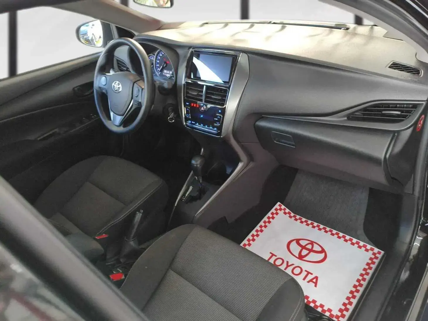 galeria Yaris Sedan