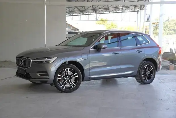 Volvo XC60 2.0 T8 HYBRID MOMENTUM AWD GEARTRONIC