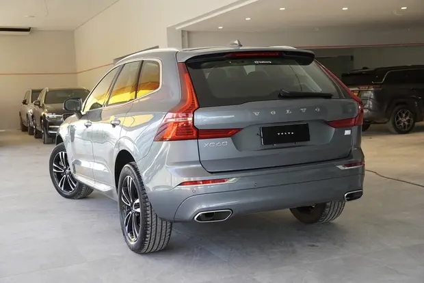 Volvo XC60 2.0 T8 HYBRID MOMENTUM AWD GEARTRONIC