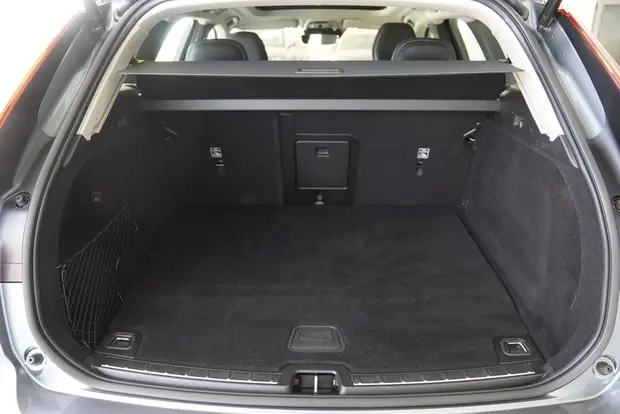 Volvo XC60 2.0 T8 HYBRID MOMENTUM AWD GEARTRONIC