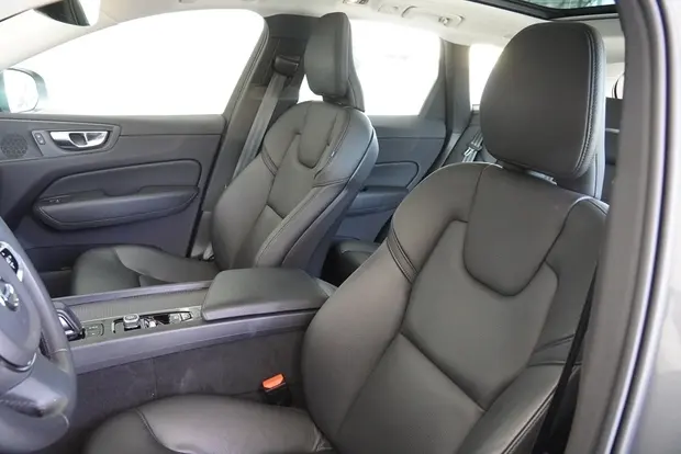 Volvo XC60 2.0 T8 HYBRID MOMENTUM AWD GEARTRONIC