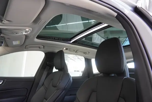 Volvo XC60 2.0 T8 HYBRID MOMENTUM AWD GEARTRONIC