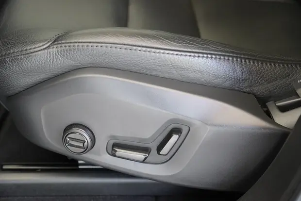 Volvo XC60 2.0 T8 HYBRID MOMENTUM AWD GEARTRONIC