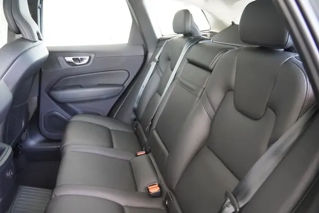 Volvo XC60 2.0 T8 HYBRID MOMENTUM AWD GEARTRONIC