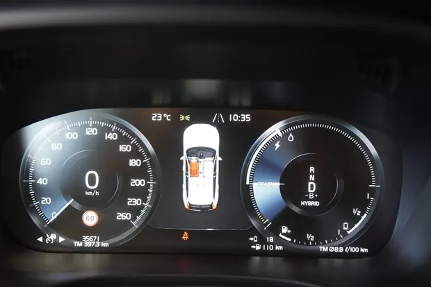 Volvo XC60 2.0 T8 HYBRID MOMENTUM AWD GEARTRONIC
