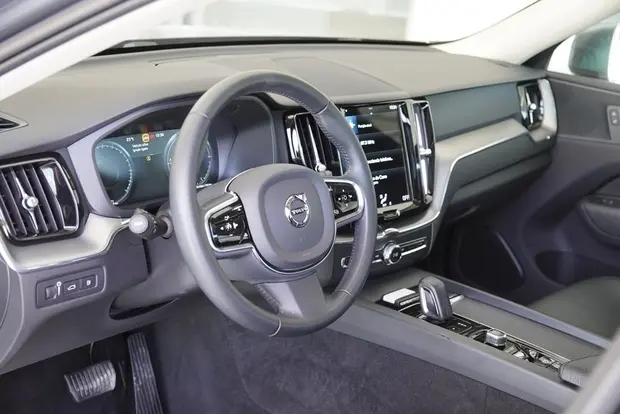 Volvo XC60 2.0 T8 HYBRID MOMENTUM AWD GEARTRONIC