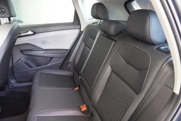 Volkswagen TAOS 1.4 250 TSI TOTAL FLEX COMFORTLINE AUTOMÁTICO