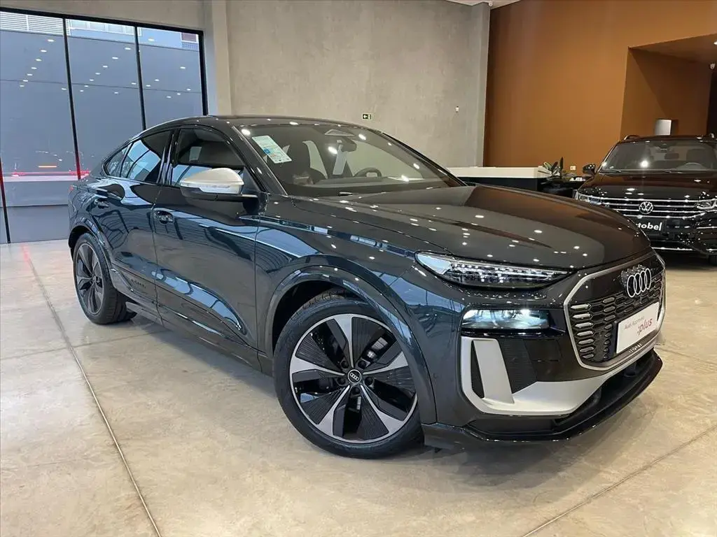 galeria SQ6 E-TRON